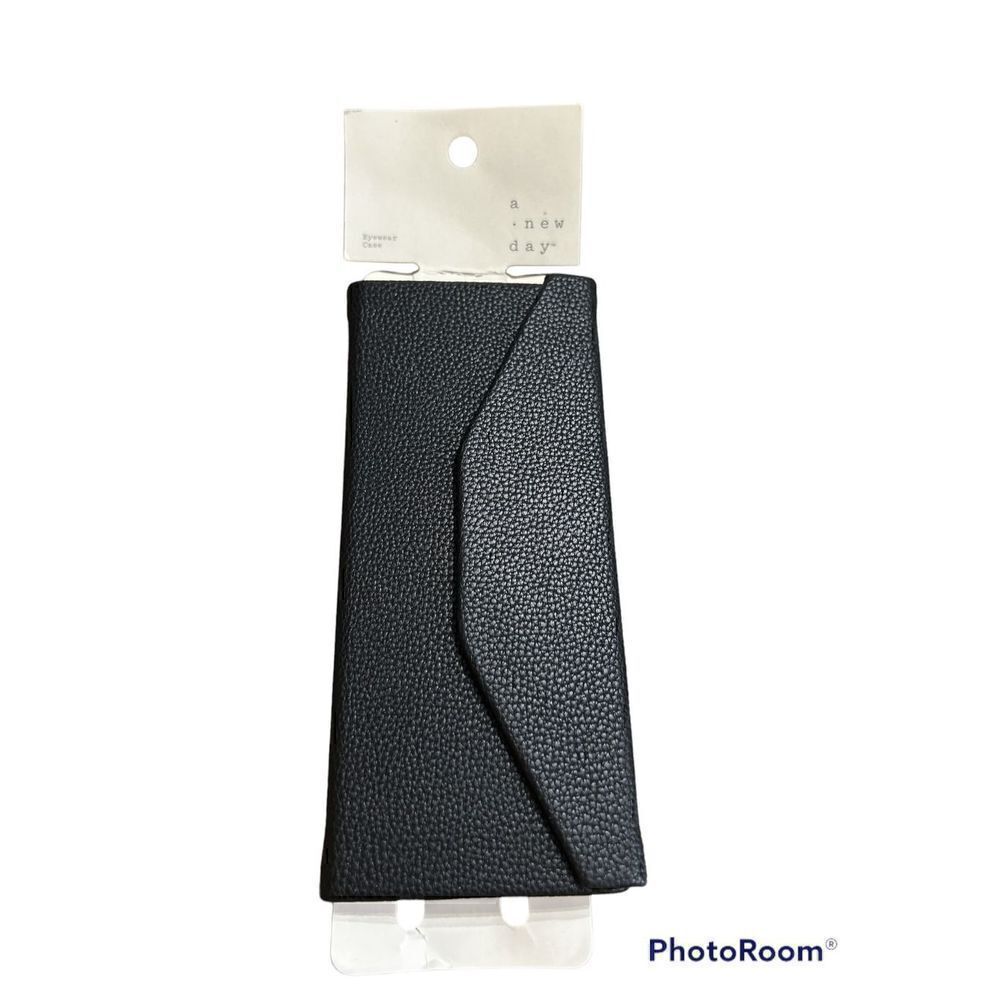 3 for $12 item! Eyewear Magnetic Collapsible Glasses Case Black
